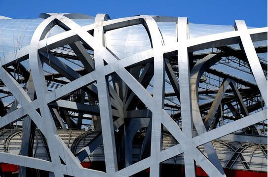 進行氟碳涂料涂裝作業(yè)要留意哪幾點